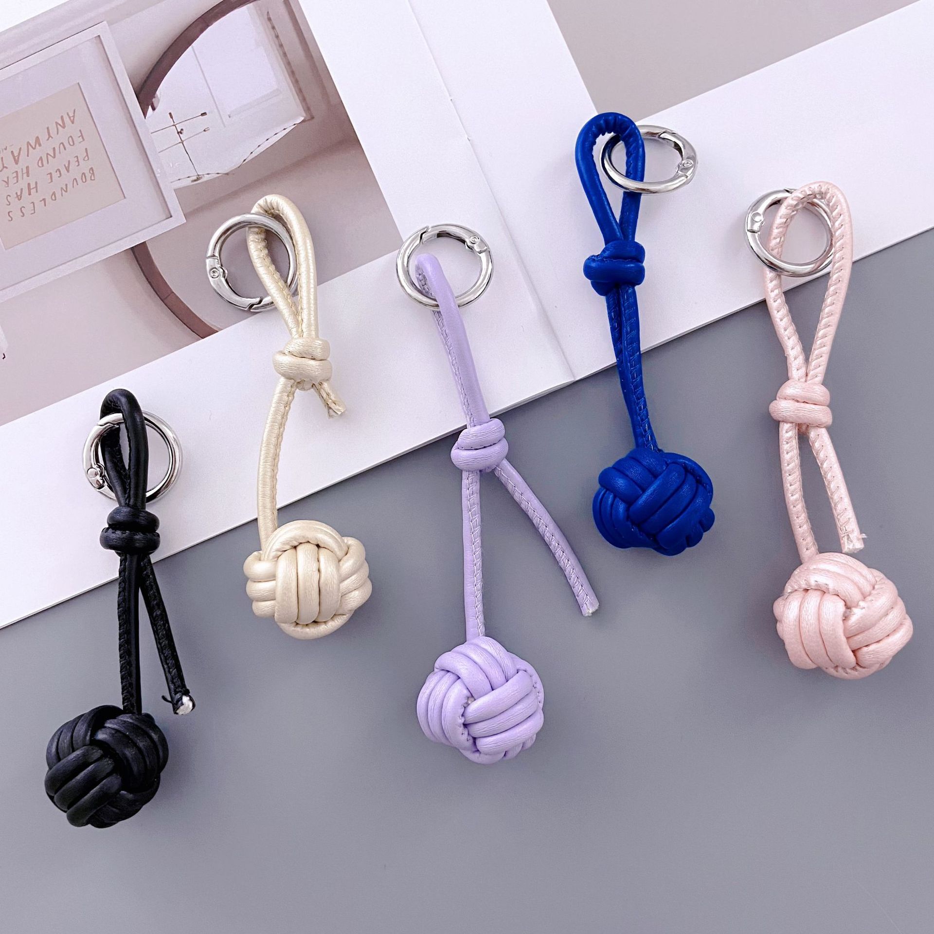 จี้ห้อยกระเป๋า แบรนด์บอลฮาราจู - Luxury Japanese Bags Brands บทวิจารณ์และราคา